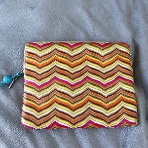 Fossil padded multi print IPad case.
